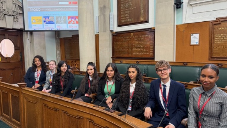 Vzguc5EftpMCY-k5yHtYCZcWMVBLJJ1kdg