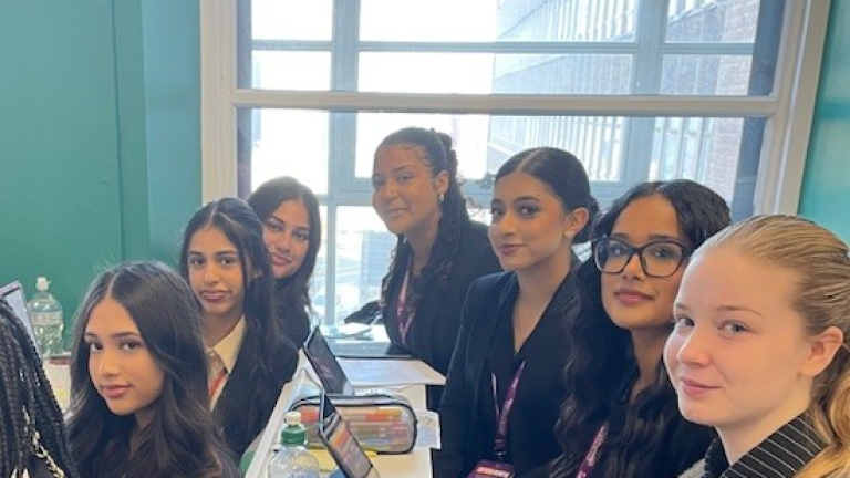 OUABchLhyxdLV_0pghTqAjZTFWHNOVYJOQ