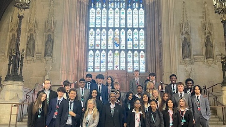 sgDq51R9pqAcT-8NDIR3b-TwOCIU-vrNIw